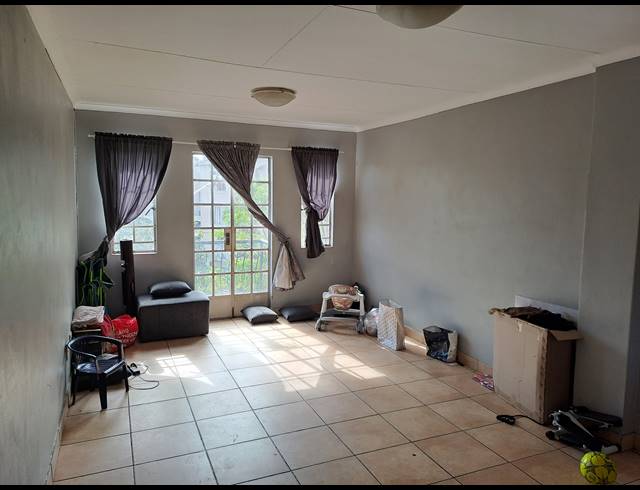 2 BEDROOM TOWNHOUSE FOR SALE IN CASTLEVIEW